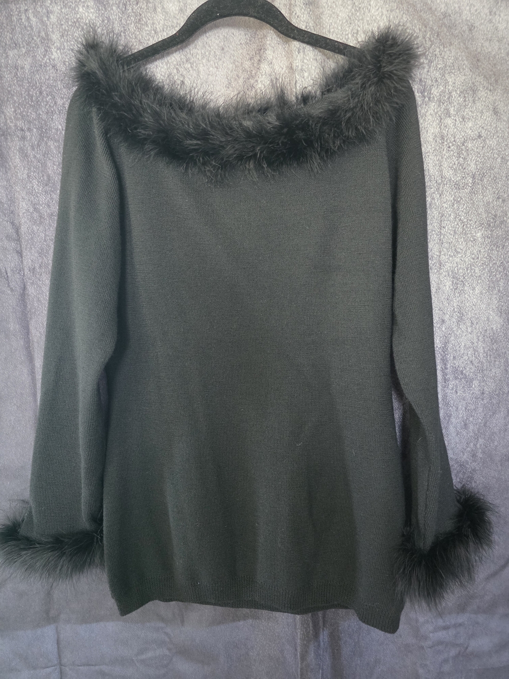 Vintage Donna Morgan 100% Wool Black Fur Trim Sweater Women’s L Hong Kong